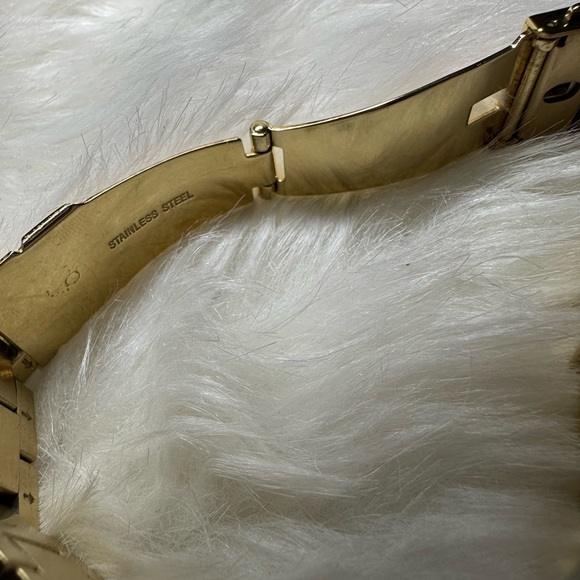 Michael Kors Radiant Gold Women's Watch - Picture 5 of 6